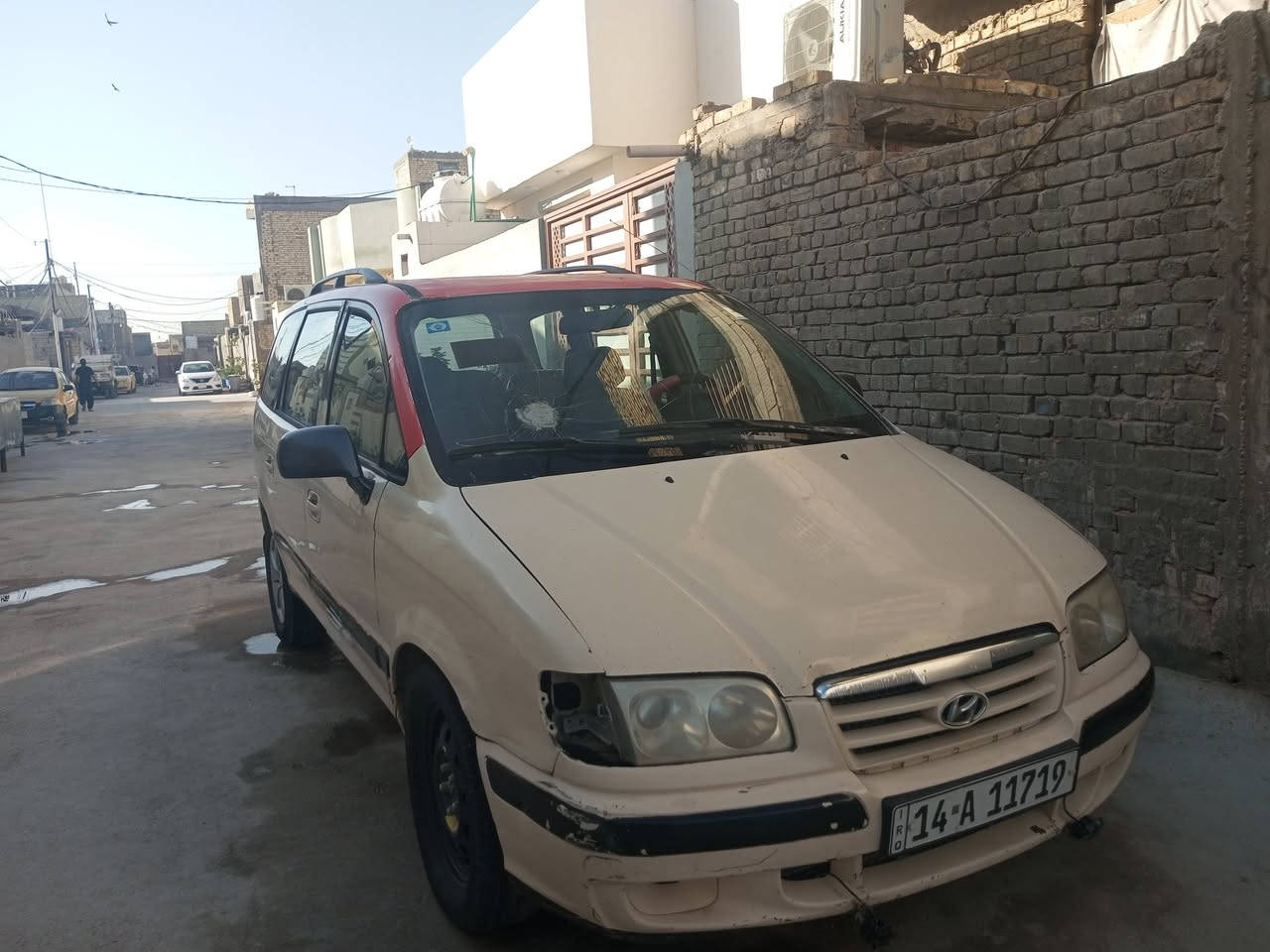 السلام عليكم هونداي تراجيت موديل 2006 بانزين خصوصي بأسمي رقم بصره للبيع  او مراوس تريد التحويل او كاله  تبريد عاطل نفس من الفريز وره  والكببريسر شغال كير جديد محرك كامري أبو حف 2200 بي خربطه بالضفيره فقط اصراف بانزين يوجد فتحة خارجية للفيت بم يعني ميحتاج تفتح تانكي من تريد اتبدل الفيت بم دواخل نظيفة موقع السيارة بغداد السعر 50 ورقة و بيها مجال رقمي*********** يوجد واتساب
