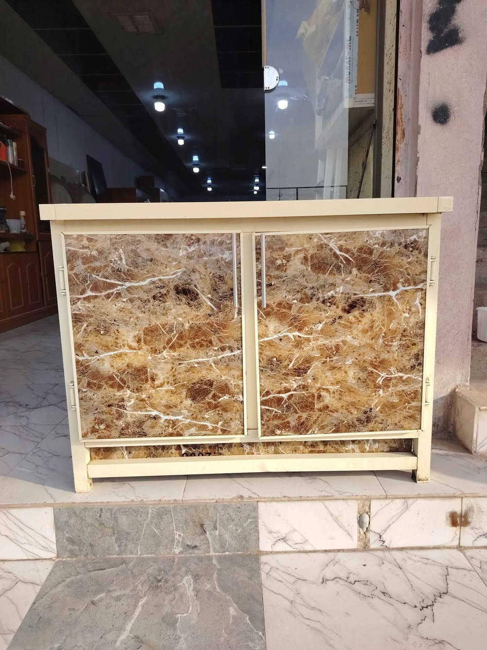 كونتر متر ونص والسنك متر شغل كلش حلو نضافة 90%اي كسر اي عيب مابي بالشرط السعر 190 بي مجال بسيط
 عنوان كركوك سايدين دوميز الجمعية قرب اق صو مول شارع الملاعب *********** كركوك, العراق
