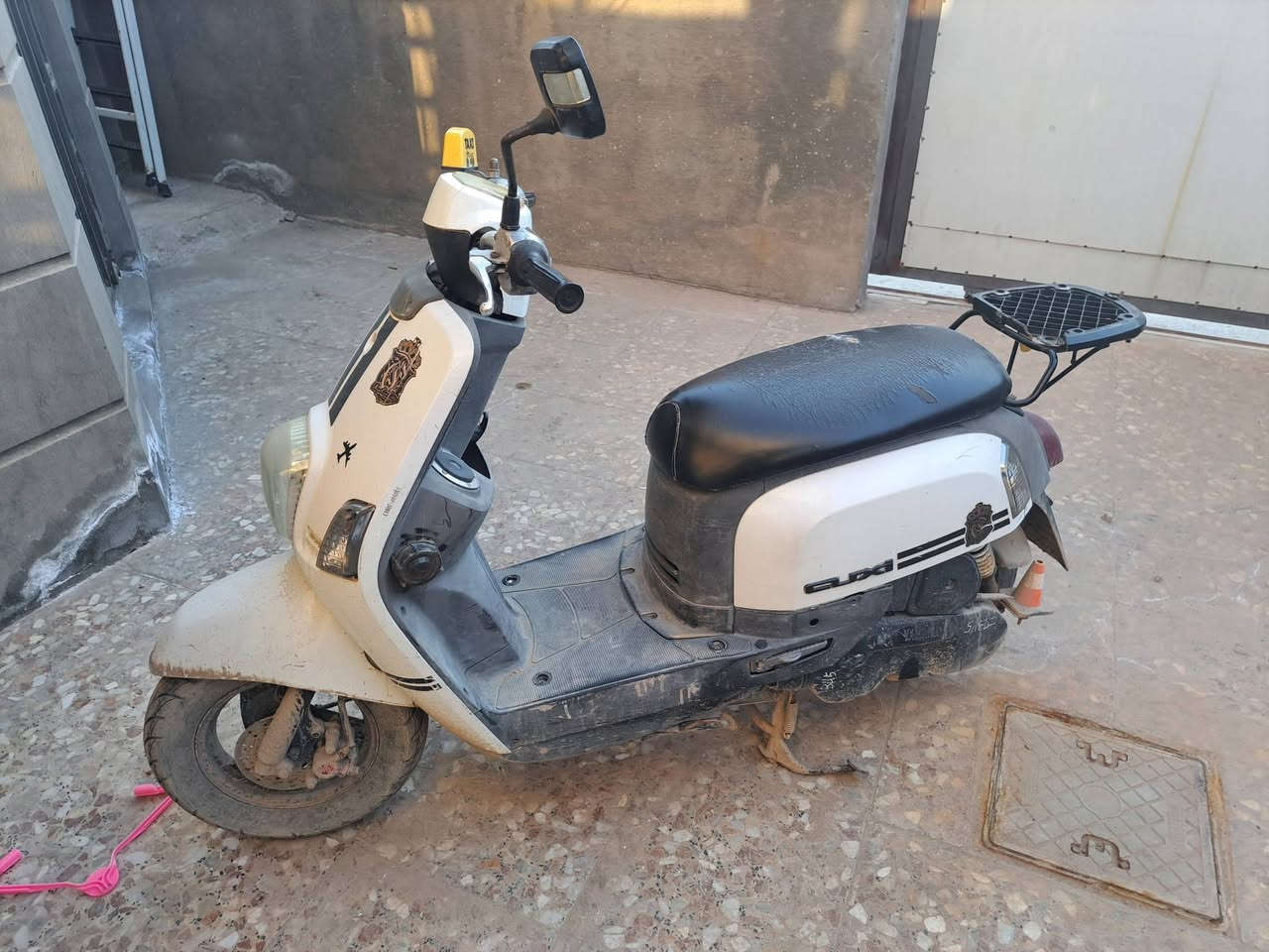 سلام عليكم اخوان  دراجه  بوليسية  للبيع  موديل  ٢٠٠٨ نوزل مو كابريتر بيها الكلج كايم الدراجه تشتغل وتمشي مكينه مامفتوحه ونضيفه مكاني بابل المسيب مفرك معمل السمنت السعر ٦٥٠ وبيها مجال ***********
