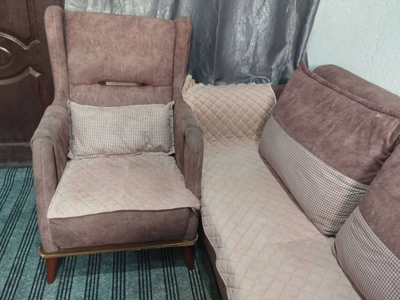 قنفات خمس مقاعد نضيفات مثل ماموضوح بل صوره  
مكاني التنومه جباسي  السعر 125 
الرقم ***********
