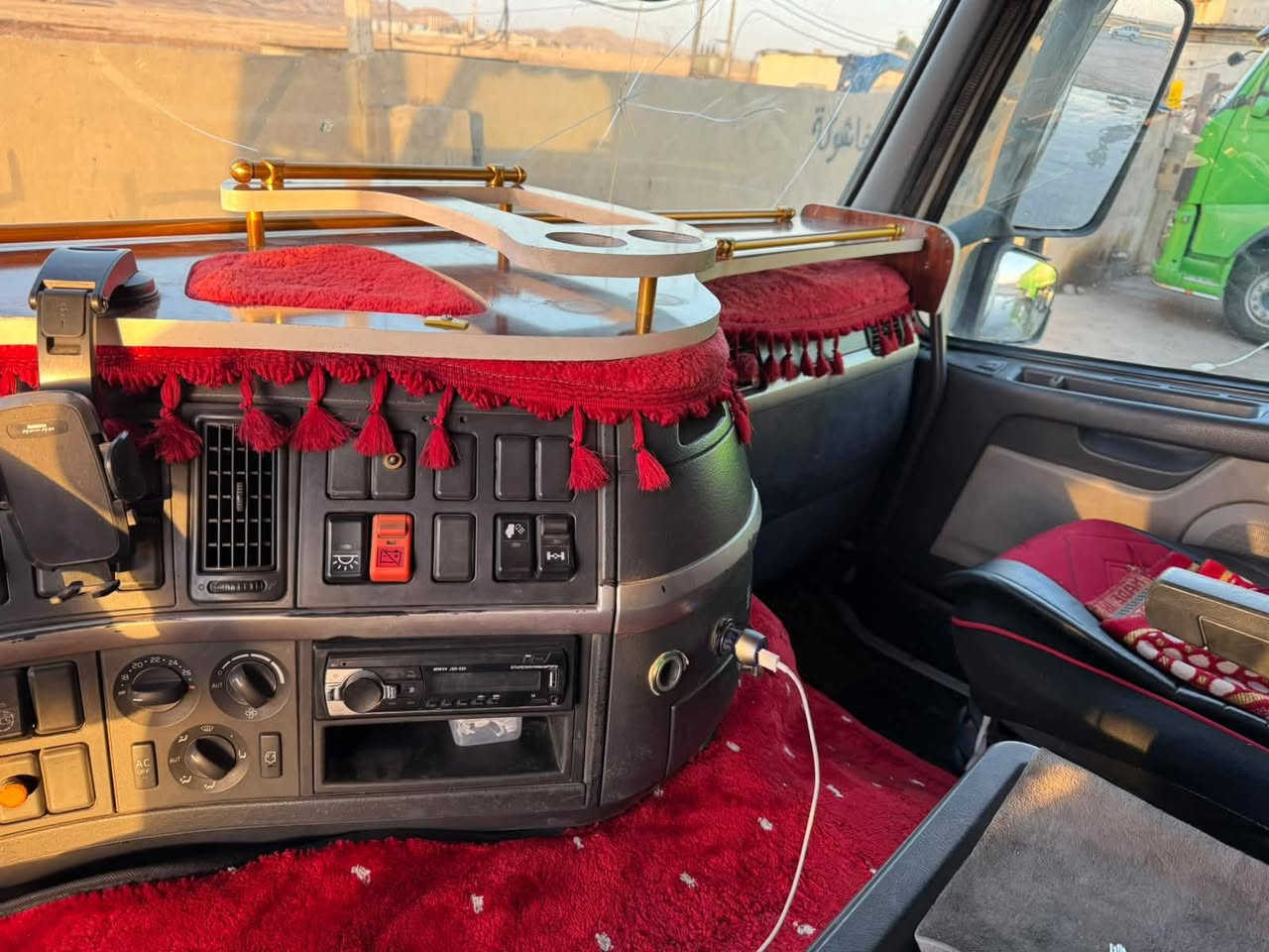 السلام عليكم ورحمة الله وبركاته
فالفو FM للبيع سنكل بلادي كير اوتوماتيك بلادي موديل 2003 رقم كركوك انكليزي شرط التحويل مربوطه قلاب حاليا عليها عربانه 4 محور محرك بخار بدون تنقيص مكفوله من الضربه والصبغ شاصي كير اكسل بالشرط
مكان كركوك سعر راس وعربانه270 ورقه وبيها مجال سيارة جاهزة
للاستفسار
***********
