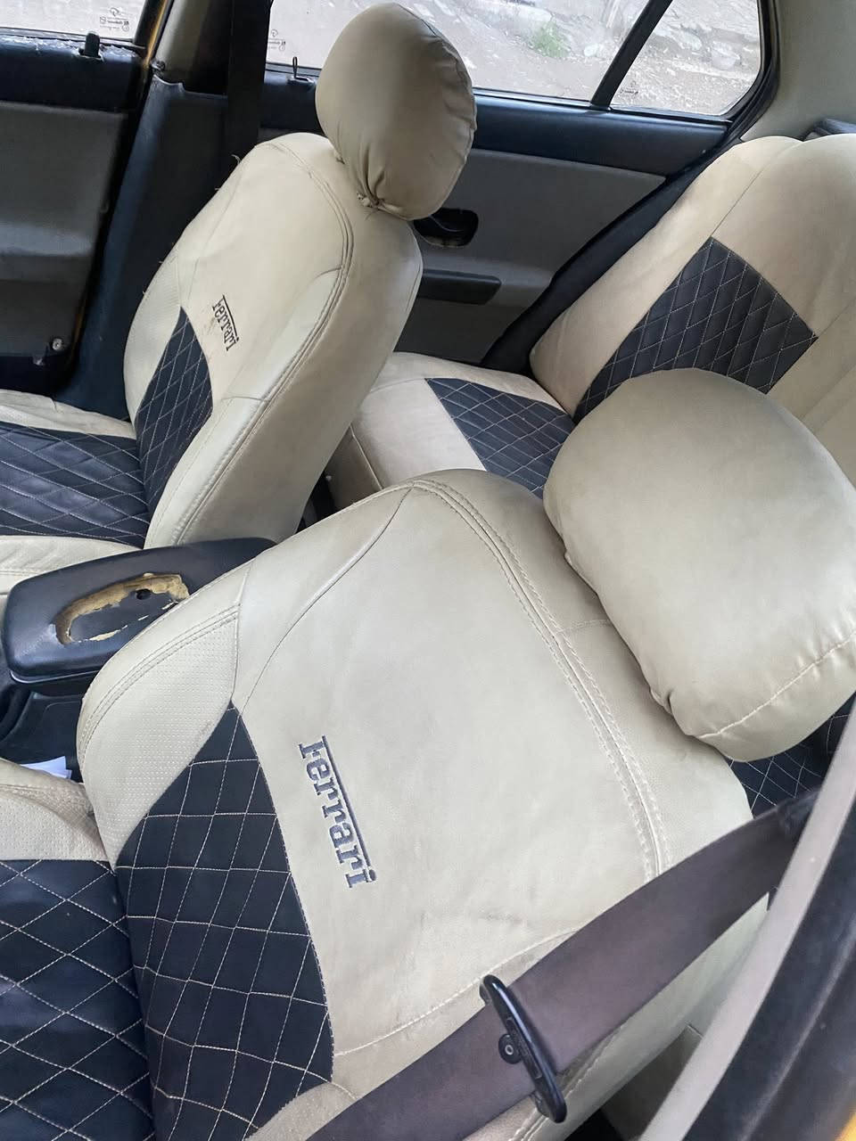 السلام عليكم شباب سمند 2010 رقم الماني. سيارة بلادية بيها طخةزغيرة ب الجاملغ الورى ومسويها تخم تاير كهربائيات بلادية مكينة خرسة سيارة كلش حلوة صدرها 60‎%‎ مطلوبة هيئة 700 وغرامات مرورية 200 ينكطعن من سعرها مكاني بغداد الحرية هذا رقميي  *********** السعر 26 وبيها مجال قليل كلش
