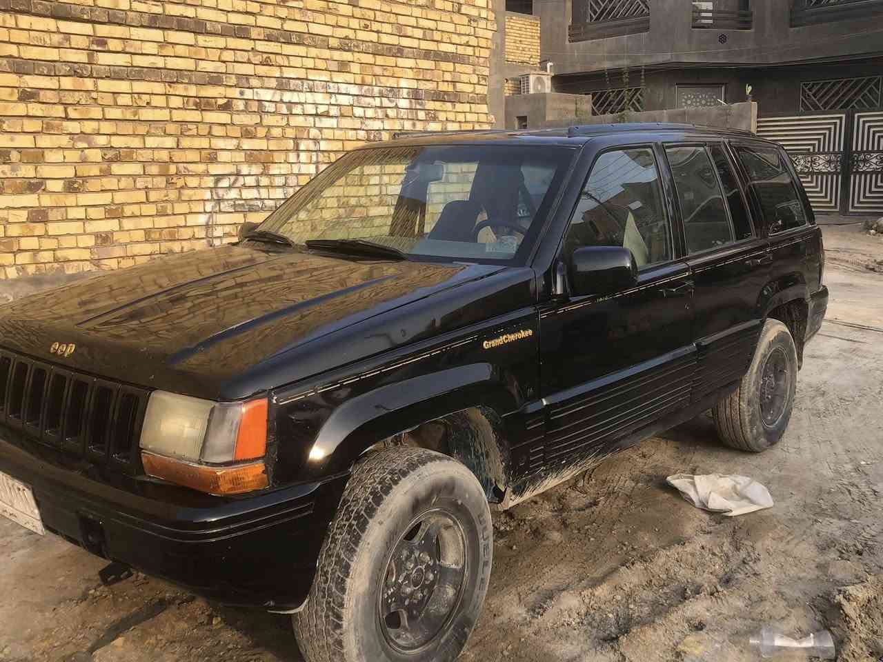 جيب شيروكي 1993 
سياره جاهزه كير محرك حداديه 
رقم ذي قار الماني 
مكان السيارة ناصريه مركز السعر 40 
***********
