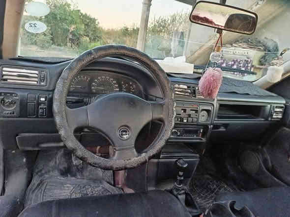 السلام عليكم اوبل فكترا موديل91 محرك 20 رقم سليمانية سنوية جديدة ل 29 طخم تايرات جديد شرط التحويل مكاني الحويجة السعر 45 ورقة  و بيها مجال للشراي 
رقم صاحبها ***********
