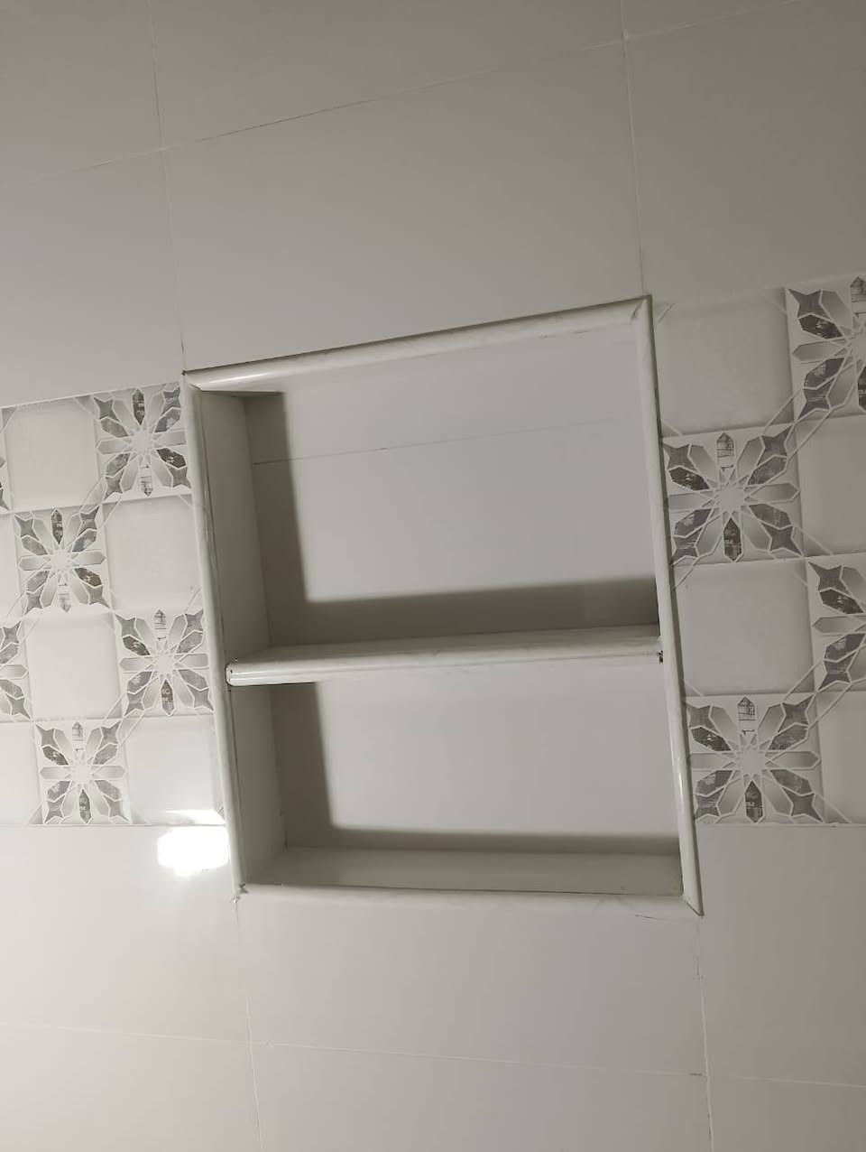 السلام عليكم متوفر خلفه سيراميك ولبخ ومخمر وشرط شغل درجه اولى وباانسب الاسعار اليحب يتواصل ويانه يتصل ع رقم *********** وبيه خير ويدلل عنوانه ناصريه مركز
