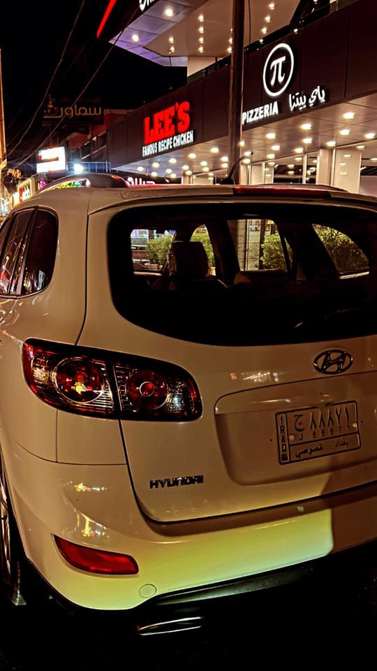 السلام عليكم 
سنتافي 2011 
فول مواصفات 
٦ سلندر 
فتحة سقف 
جلد 
شاشة تبريد 
كاميرا خلفية بلادية 
ثلاجة بالتجوة 
تحكم ستيرن جهتين 
كرسي سائق كهرباء 
🛑🛑ماشية ٤٢ الف كيلو🛑🛑
كلش حلوة وبلادية من صدر مال شركة وسبير مال شركة مانازل وعدة جديدة كاملة  
بيها ملاحظات بسيطة بالبدي 
السعر 19000 دولار ومجال كلش بسيط بيها 
رجاءا الي يشوفها غالية يكول ما شاء الله وكلشي موجود بالسوك
والي يعرف بالسيارة وقيمتها يتصل ويتدلل
***********
