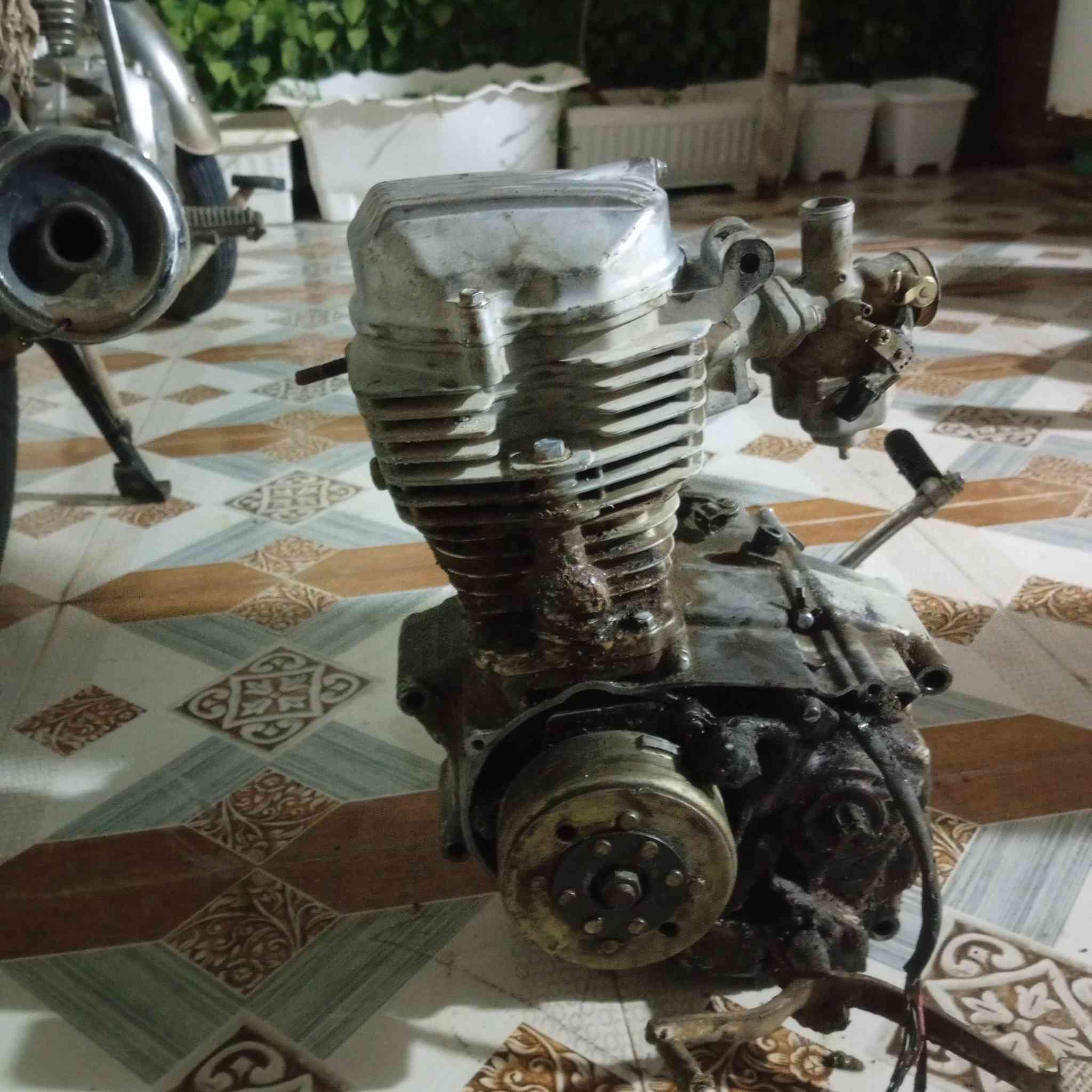 محرك ارشه شغال عوزه بس جبنه طاكه ب70وبي مجال 
***********
