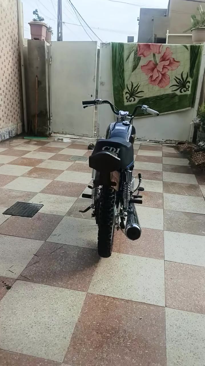 دراجه البيع تعمير كله صلي مكينه ربيدو شلعه ومعدل دراجه موديل 2027 حلوه شوف بي عينك نصبه كبلك الدرجه ريده 850 وبيه مجال الشراي يتصل ***********
