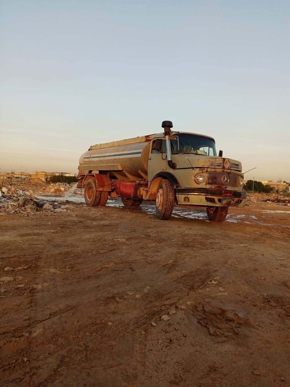 سلام عليكم للبيع اقجم موديل قديم محدثه كله 80 بس الشاصي مامحدث رقم نينوى ألماني  مشروع وطني مداور ثاني يوم ***********
