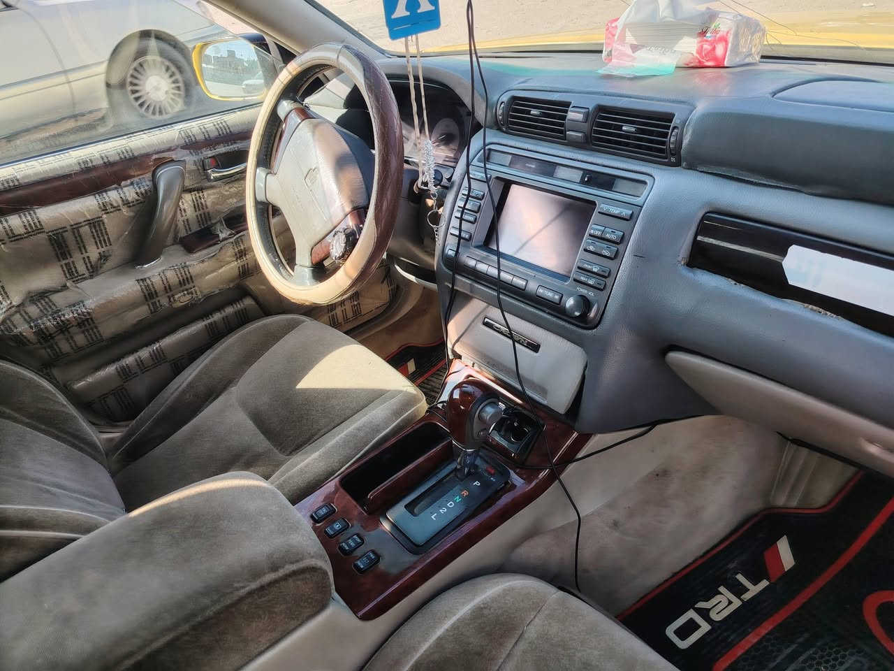 سلام عليكم ملكه مديل 2002 سياره كفاله كص نقل ضربه ورسميات مامدفوع كمرك ولا عليهه اشاره حجز ولا اي شي داكهه وين متريد حداديه ١٠٠ تبريد تدفئه مصفره هيئه فقط مرور عليهه ٣٠٠ الف ينقطع من سعرهه شراي يدلل سعرهه ٧٠ بيهه مجال حك جيه ***********
