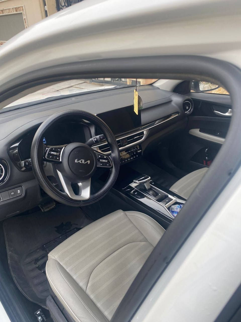 توكلنا على الله 🤲
الســلام عليــكم 
ـ K3 رقم شمالي  2022 انـگليزي
فول مواصفات 
ـ أمتـياز الصـين ـ كفــالة عامــة
ـ محـرك DOH دبل نـوزل ـ1500تيـربو 
ـ إشـارة ترحـيب ـ بصمة تشغيـل وابـواب ـ إشـارة مـري جانبيـة ـ الـمري شـفط ‎ـ كاميـرا متحركـة مع تحـكم بالكاميـرا
ـ شـاشة كـبيرة ـ شـاشـة تبريـد منفصلة
ـ عـداد سرعـة ديـجـتل ـ ايـربـاك 6 
ـ مقـاعد جـلد ـ فتـحة سقف سلايـت
ـ لايـت 3 عدسـات ـ حـاجـب led 
ـ بـك لايـت متـصل led 
ـ تحـكم  ستيرن فـول جـهتين 
ـ سـايد بـريك كـهـربائي ذكـي‎
ـ نظـام ـ اوتـو ـ هولـد ـ مـانع انـزلاق 
ـ نظـام قيـادة مـتعدد 4
 ـ سبـورت ـ ايكو ـ كـومفرت ـ سمـارت
ـ گـير طـيارة شـاشـة ــ إنـارة led
ـ ويـل كب كروم 16 ـ حساس4 ABS
ـ حساس TPMS ضغـط الاطـارات 
ـ مـنافذ شـحن Wireless عدد 3 تبريد قطعتين 
ـ عـداد الـكيلـو مـتر 20 
مكاني موصل حي العربي سعر 145 بيها مجال  اتصال برقم ***********
