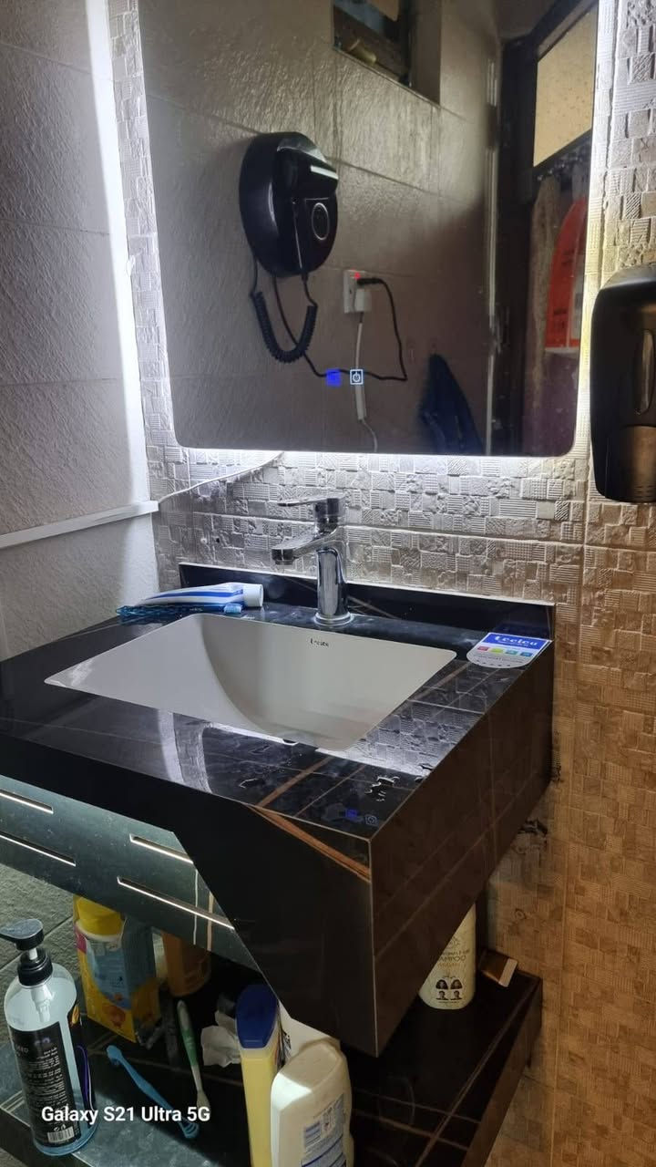 سلام عليكم 
مشتمل للبيع مساحة 75 متر واجه 4,80 نزال 15 شارع فلسطين محلة 506 قرب مثلجات رعد المنطقة كهرباء خصخصة مدخلين يحتوي الارضي صاله ومطبخ وهول وخدمات ومنور والطابق الأول يحتوي على ثلاث غرف نوم وخدمات للاستفسار الاتصال على الرقم( ***********)
او مراجعة مكتب دارك للعقار شارع فلسطين حي المستنصرية شارع مطعم بروكلي
