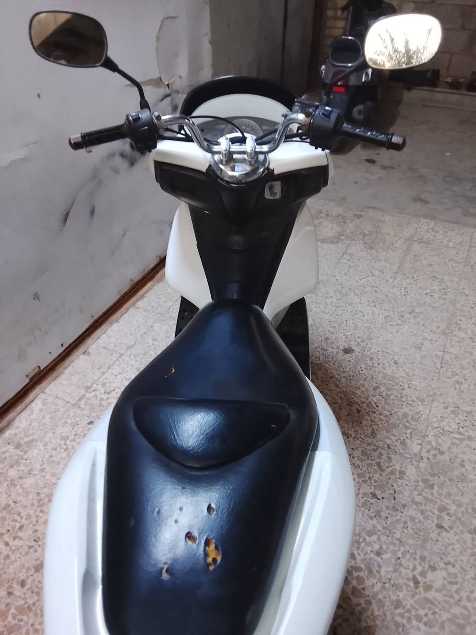 السلام عليكم pcx جيل اول نظيف ياباني اصلي  مبدل فقط ولفات مكاني بصرة السعر واحد ومية 
الرقم ***********
