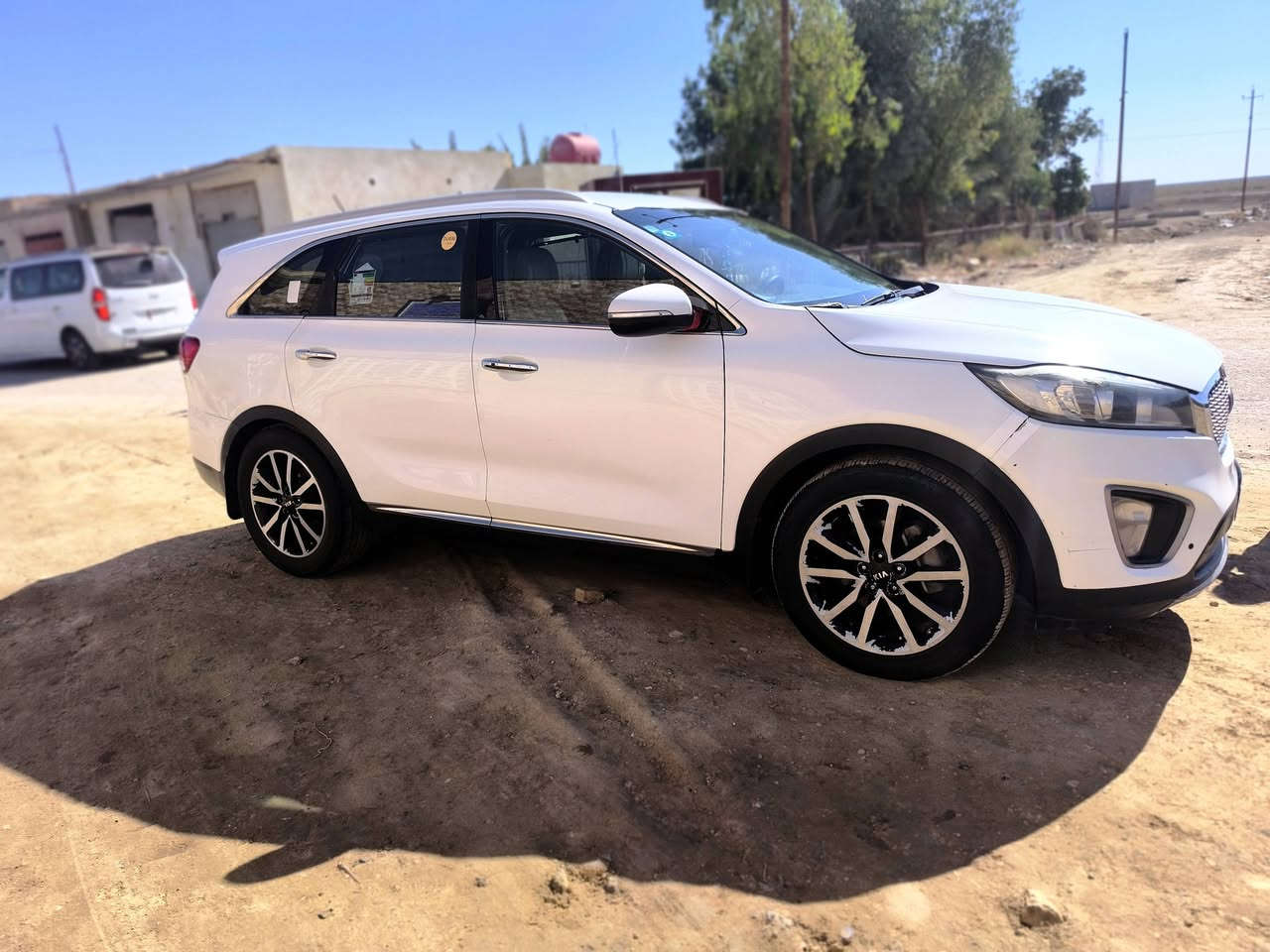 سلام عليكم 
سورنتو 2016 خليجي 
رقم بغداد الجديد 
ماشيه 215 الف 
نص فول 
مصبوغه حزام 
بسمي مداور ثاني يوم 
السعر ولستفسار الاتصال *********** / ***********
مكاني ناصريه
