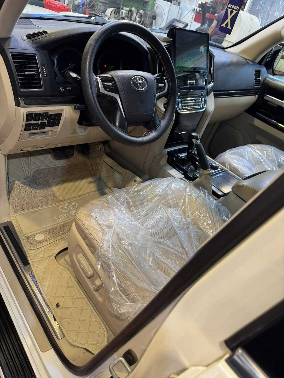 سلام عليكم لبيع الاند كروز ساز كارند تورنك
موديل 2020 
ماشيه 63 
8يرباك 
كشن 3 دكم 
صندوق كهرباء 
اشاير لكزز 
دشبول لكزز 
6 V
GXR
سياره كفاله عامه 
عليه تخم تاير من شركه ساز دلوب اصلي  
مكان سياره بغداد العظميه 
ومراوس حسب لقناعه 
رقم تليفون *********** خير متواجد عله لفيس
