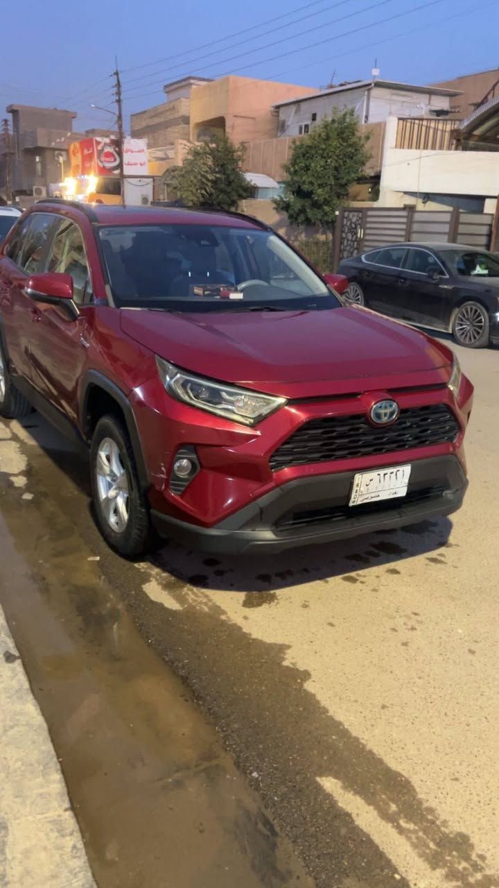 سلام عليكم للبيع فقط راف فور وارد امريكي هايبرد موديل 2021 ماروني XLE رقم بغداد ماشيه 122000 الف كيلو متر صور الحادث موجود بالمنشور بدون ايرباك بدون صبغ الباب الخلفي معدل ع بارد السعر 210$ دفترين و10 اوراق مكان السياره بغداد الغزاليه وبيه مجال للشراي 
مخلد *********** بغداد, العراق
