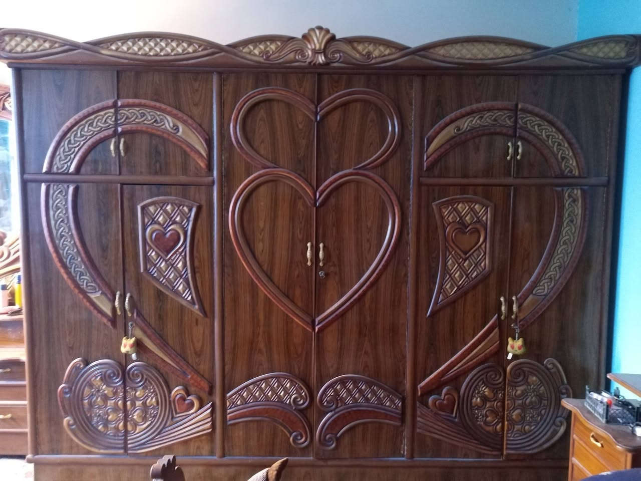 غرف نوم مستعمله اخت الجديدة السعر ٩٥٠ الف دينار المكان بغداد حي أور سبع قصور تفاصيل أكثر خاص واتساب ***********
