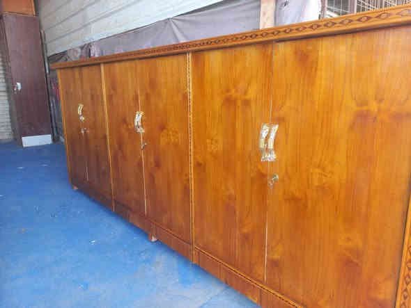 ميز نظد تسكام شي راقي ٣ متر 
جلسه عربيه جدد عدد ٢ 
يوجد توصيل 
شعدكم اثاث تخم كاونتر كنتور غرف نوم اشتري 
***********
