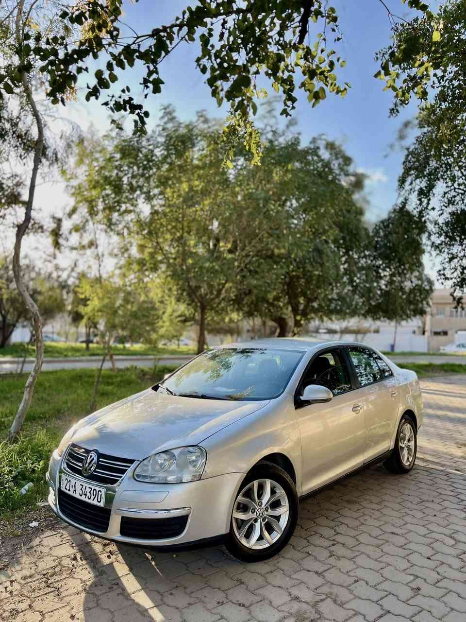 السلام عليكم
جيتا 2007 للبيع خليجي سيارة كلش نظيفة 
بيها باب السايق+ جاملغ سايق صبغ اثر طخه خفيفة 
بدون دواخل وايرباكات وشواصي كله بحالة الوكالة 
محركها مبدل جديد حجم 20 تنفس طبيعي 
كير اوتو + عادي 6 نمر سبورت بلشرط 
رقم سليمانية دولي جديد هزة جديد شرط التحويل او وكالة 
اشاير مري 
اربع جامات كهرباء + اوتو 
صدر امامي خلفي جديد 
تخم تايرات + وياله باسات جدد مشدود عليها 
تبريد ثلج + تدفئه شرط 
السيارة دواخلها كله بلاد وشركة كلش نظيف 
عليها ادامة دهن محرك وكير كله جديد
السعر 78 ورقة وبيها مجال بسيط للشراي
مكاني كركوك  
الشراي يتصل ***********
