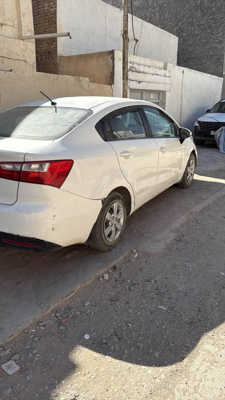 كيا ريو خليجي 2014 
رقم بابل 
السيارة كير ومحرك مكفول  وتبريد جيد
بيها بارد الابواب جميعا مع الجاملغ الايمن 
السيارة خالية من الصبغ 
محرك 1600 
السعر 73 وبيها مجال 
للاتصال ***********
مكانها حله المركز حلة, بابل
