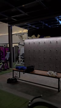 RED BONE GYM • منطقة 24 أبو عظام • أجهزة أمريكية