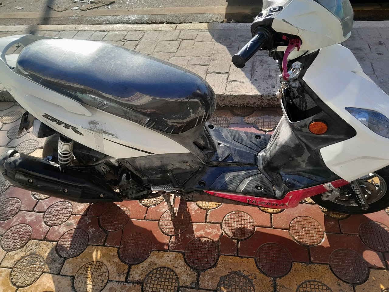 جيتي ار البيع
محرك مكفول 
كهربايتها كلها شغال اشاير يمنه يسره عالي ناصي شلعه معدل خير من الله سعرها ٧٥٠ بيها مجال 
زعفرانيه شارع كهرباء رقم ***********
