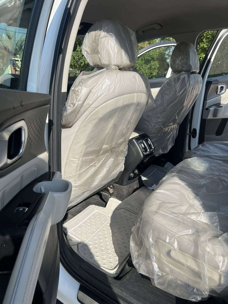 السلام عليكم
 سورنتو للبيع 2021 رقم بغداد بيه بارد بسيط موضح بالصور مواصفات السياره معروفه السعر 272 وبيه مجال بسيط مكان السياره ديالى للتواصل الاتصال على الرقم ***********
