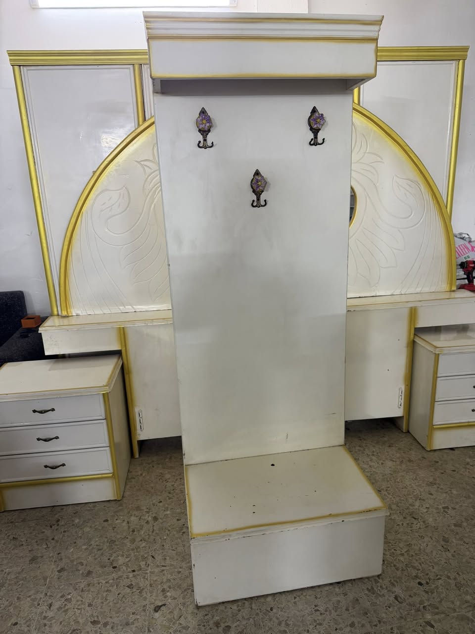 غرفه عراقيه 4 ابواب ناعمه وحلوه نضيفه اي ضرر مابيهة مع نقل وشد داخل بغداد مجانآ 
مكاني بغداد حي القاهره 
***********
يتوفر واتساب
