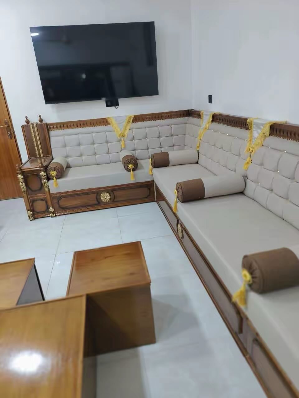 @إشارة معمل نجارة ودوشمة بيت العمر. لعمل التخم والديوان والجلسات العربية وغرف النوم
العنوان: الرمادي الجزيرة. شارع الجرايشي. قرب مطعم كباب الفلوجه
هاتف/ ***********
