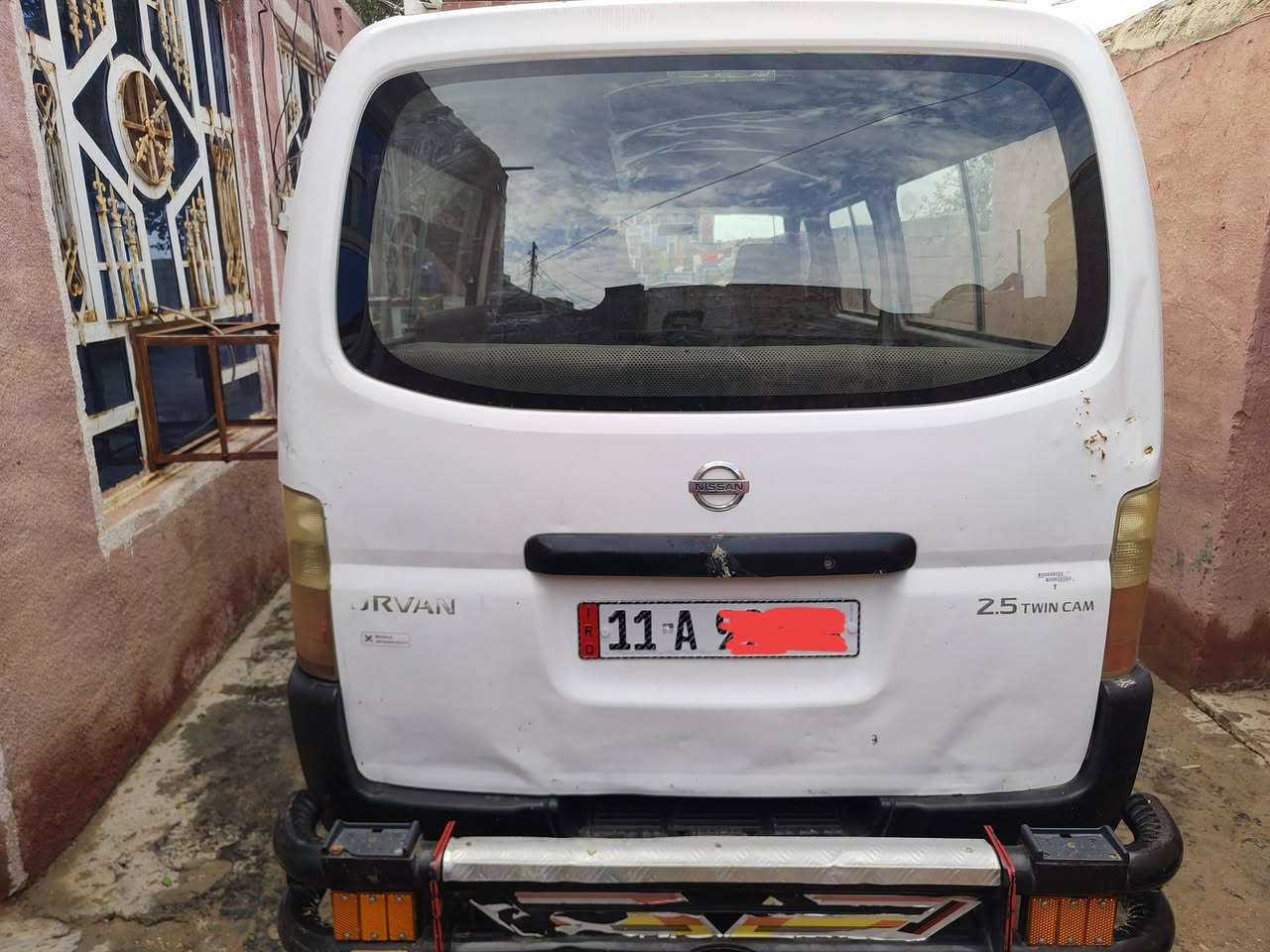 السلام عليكم يورفان للبيع 2010 بسمي مصفرة هيئة وغرامات كير ومكينة خير من الله بيهه ضربة كدام السايق والجنطة بيهه خسفات مثل ما واضح بالصور والربع يم قبغ البانزين كلشي واضح بالصور السعر 112وبيهه مجال ***********
