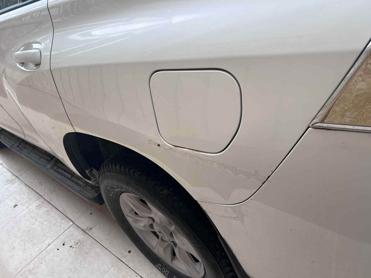 تۆیۆتا پڕادۆ 2012 TX.L
یەک دەرگای بۆیاغە بێ ناوگرتن 
فوول مواسەفاتە سلایدە بەسمەیە ناو زەردە
شەریکە جیهانە ٦ پستۆنی مەڕغوب 
مەکینەی نەکراوەتەوە
گێڕ و مەکینە بەشەرت
٤ تایەی نوێی لەژێرە
سەنەوی بەسەرچووە 
٢ بەسمەی لەگەڵە 
سعری ٢٣٠$
***********
*********** أربيل, العراق
