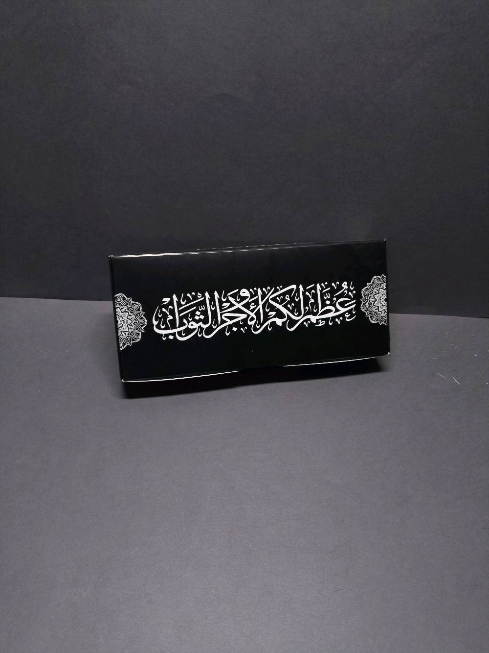 100 بوكس
100 زيارت عاشوراء
100 كارت شمعة
100 كارت صغير
5 علب كلنس
4 تعلاكة باب 
مع علبة بوكس قيطان عدد 1 تقدم للملة الخاصة بالمجلس
كل هاذا العرض ب25000 دينار 
توصيل فقط 5000 دينار لكل محافظات العراق