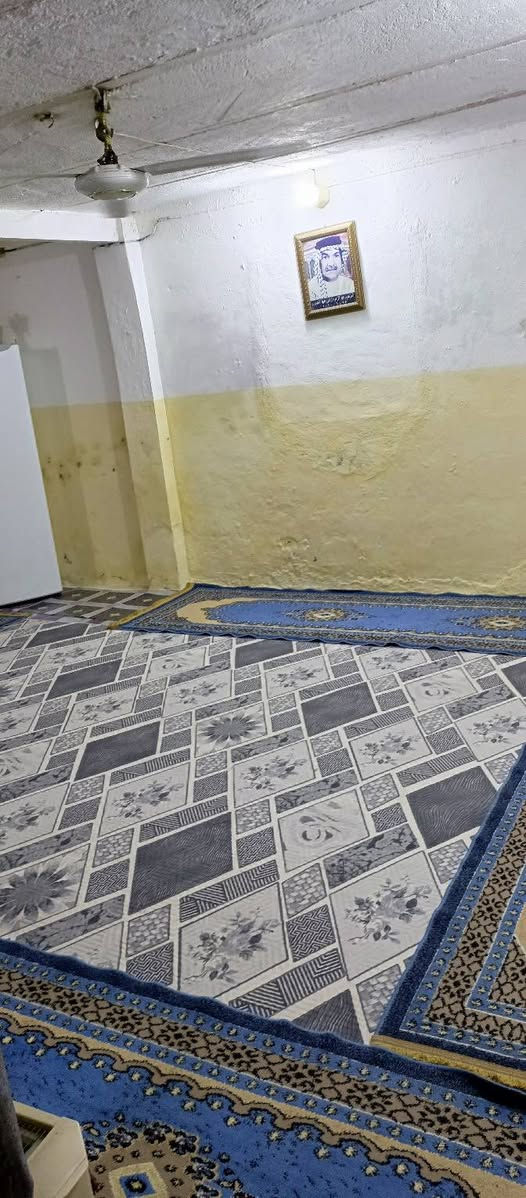 المساحة 200م
غرفتين، صالة، مطبخ، صحيات، طارمة +عرصة ترك مساحته العرصه 75من  ضمن مساحة البيت نزال 30 واجه 6 وربع
السعر 48 وبي مجال ... رقم الهاتف  ‏‪***********
العنوان الديوانية حي النهضه الثالثه قرب جامع شاكر هندس
