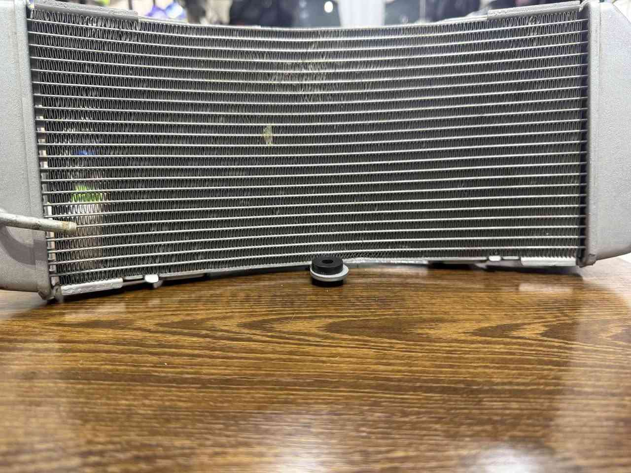 السلام عليكم 
مرخصه الادمن 
للبيع 
دشبول مال 2008 شغال ع الفحص السعر 60 الف 
سلف مال 500 شغال ع الفحص السعر 50 الف 
قايش مال 500 غير مستخدم السعر 40 الف 
راديتر مال 530 مصلح مبين بالصوره ع الفحص السعر 65 الف
والي ياخذهن كلهن انزله من سعرهن والدسكات والمرايه ابلاش 
بغداد الشعب ***********
