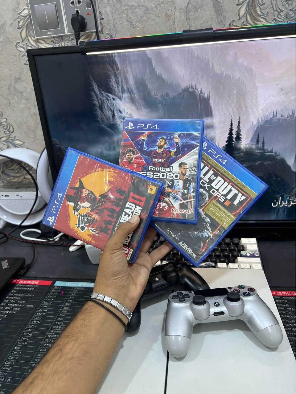 PlayStation 4 
بلي-4 نسخة (الباندل) اون لاين مو مهكر 

 سلم ممفتوح ولا مصلح بي اي شي مكفول كامل ملحقات ويا جويستك عدد اثنين 
واقراص 

1-Red Dead Redemption 2
2-Call of Duty: Black Ops III
3-eFootball PES 2020

قيم انطي سعرك شراي ادخل خاص 
او اتصل على الرقم 
*********** ديوانية, القادسية
