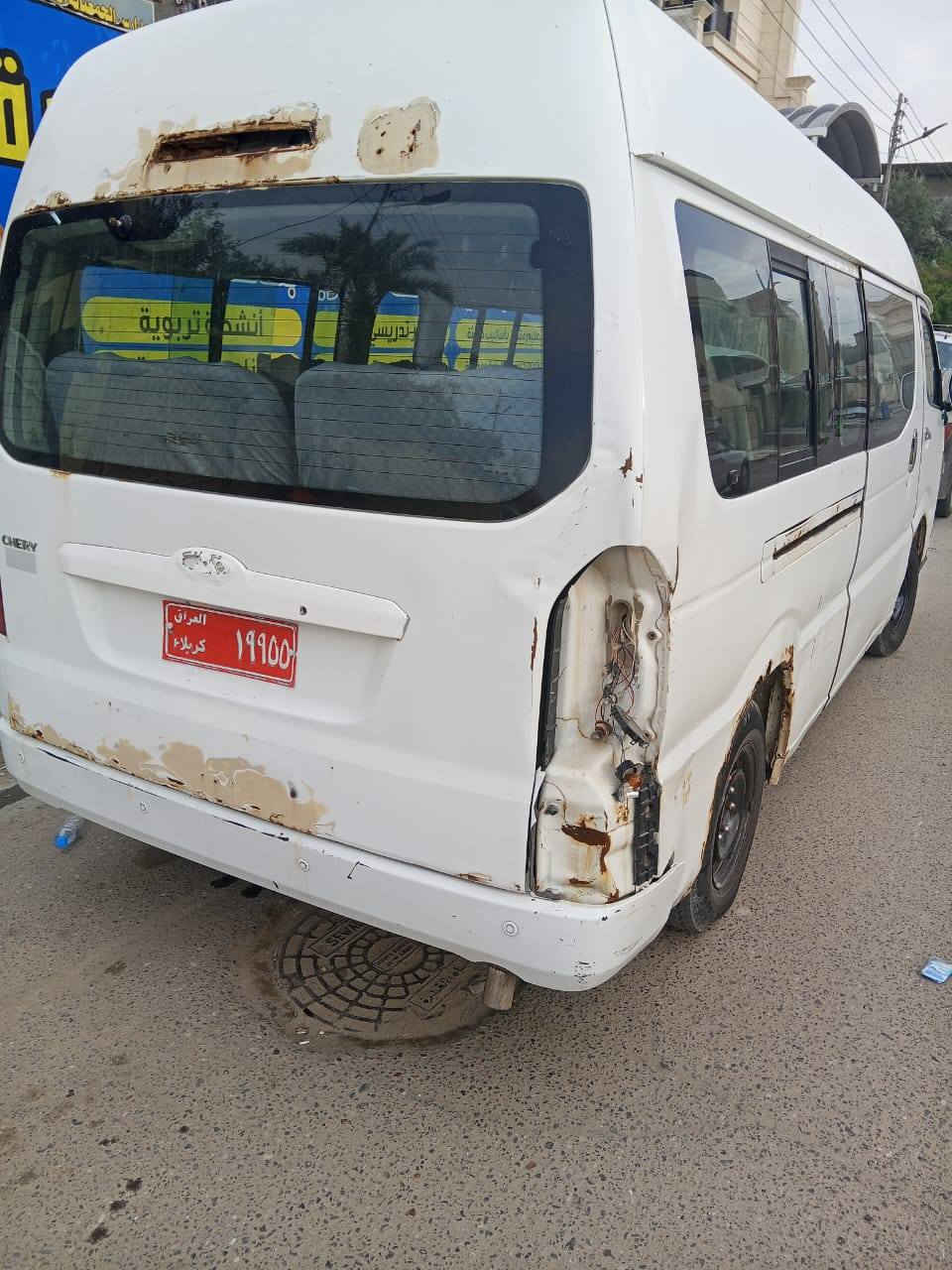 السلام عليكم كيا شيري موديل 2013 بدون صبغ فقط ضربه موضحه بلصوره بلكلايت الوره والبدي شوف العين مكينتها 2500 مطلوبه ضريبه وغرامات تطيح من سعر السياره تبريد شغال تخم تاير سعرها 65 وبيها مجال مكاني البصرة/***********
