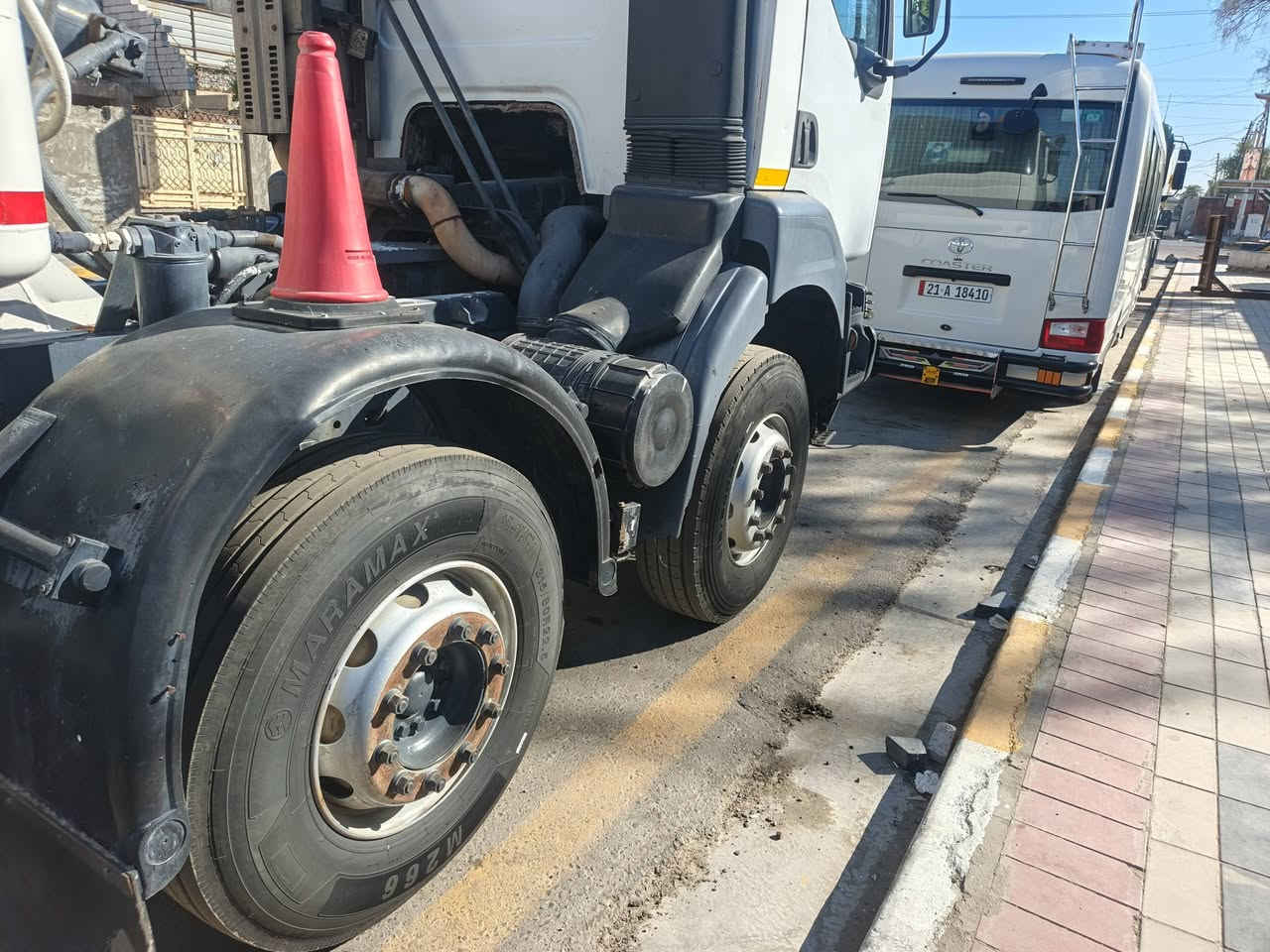 رينو للبيع ٢٠٠٥ (١٠متر) بم و نوزل محور رقم سليمانيه سنوية صاقطه سعر٢٥٠ وب مجال ***********3
