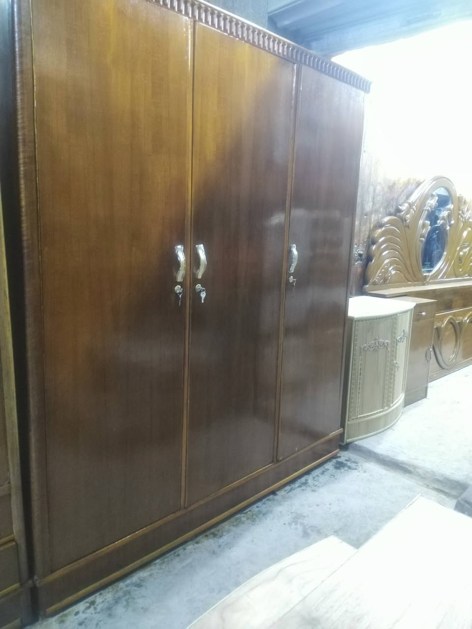 كنتور ٣ باب صاج داخل وخارج ضهر جرجوبه شغل درجه اولى مستعمل بغداد الأمين الثانية ***********
