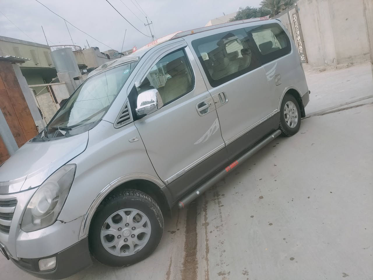 السلام عليكم ورحمة الله وبركاته 
للبيع سيارة ستاريكس موديل 2009 مكفولة صبغ حزام للجمالية خيط بخار بدون تنقيص تايرات جدد بطارية جديدة تبريد تدفئة فول سقف و ارضية مغلفة جديد الشراي يخابر ***********
