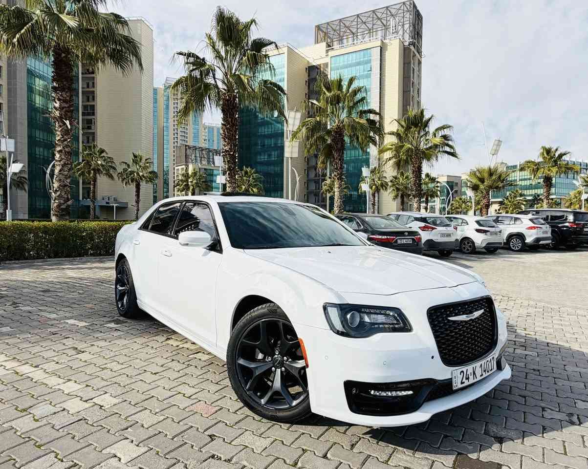 سلام عليكم اوباما 2022 كلين تايتل بدون حادث بلعراق بيه صار تعديل بارد قليل بلجاملغ الخلفي فقط ماشي 39 فول مواصفات 300S سعره 330 وبيه مجال ***********
