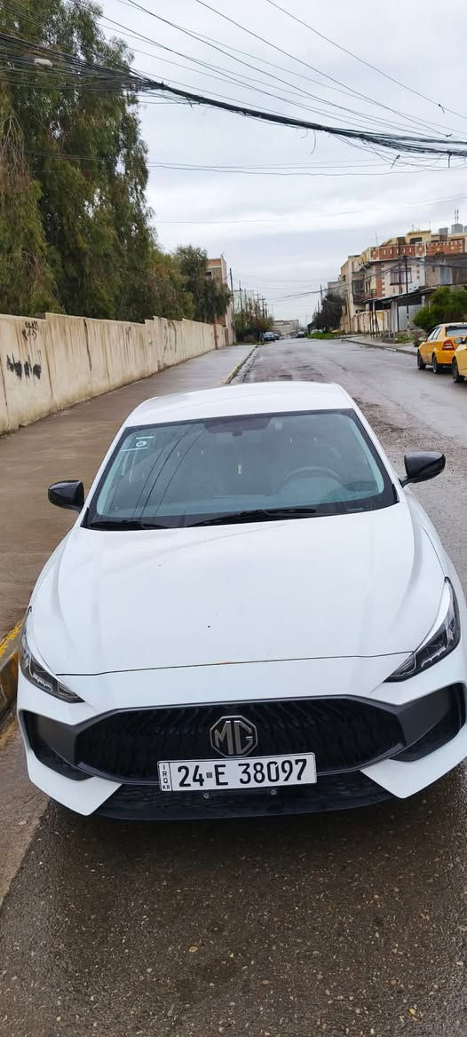 Mg gt 2025 
كير عادي 
رقم دهوك اني الشرعي 
ماشية ٥٠٠٠
بيها ملاحضتين صغار 
مواصفاتها بصمة ويل كب لايت وبكلايت ليد شاشة وكاميرا وحساسات خلفية كروز سرعة تحكمات ستيرن 
سعرها ١٠٣


**إذا كنت صاحب هذا الإعلان وتريد حذفه لأي سبب، رجاءا أرسل رسالة إلى الدعم الفني**