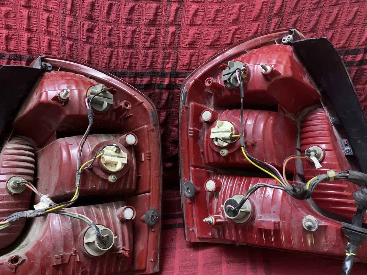 السلام عليكم اخوان من رخصة الادمن زوج بكلايتات اصليات موتجاريات للبيع رايدهن ب85للتواصل على الرقم  للعلم اليمنى بي كسر بسيط***********
