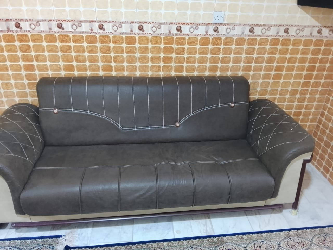 السلام عليكم قنفات جلد عدد ٢ للبيع
***********
