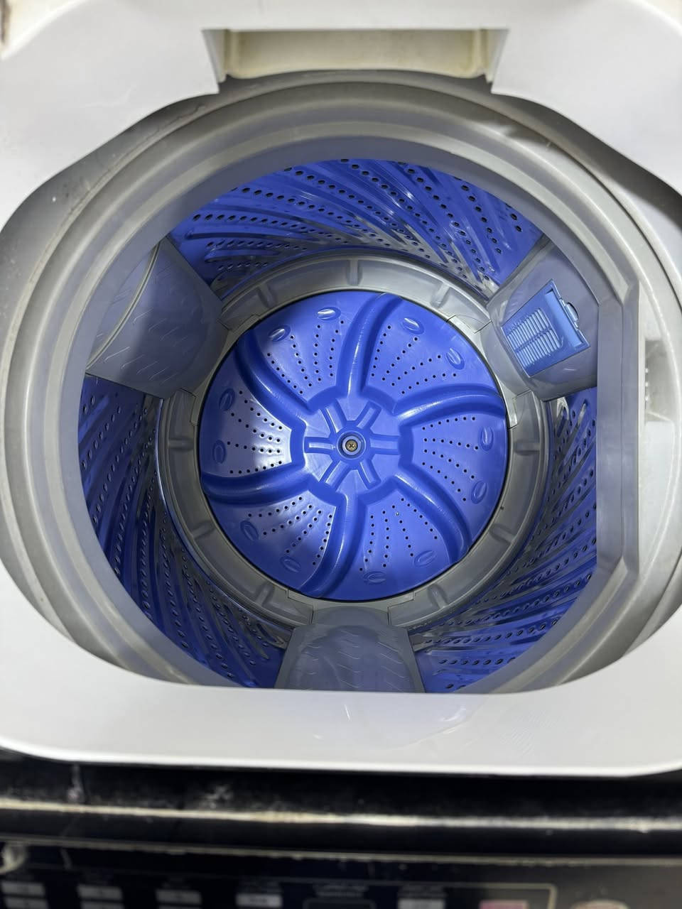 السلام عليكم
غساله اوتوماتيك 11 كيلو نضيفه مداخله اي صيانه ع الفحص 

سعرها 150 الف مكاني بغداد البياع  

***********
