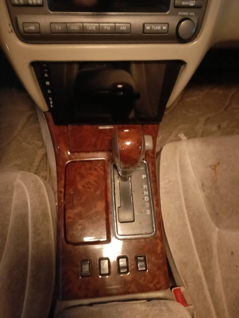 السلام عليكم ملكه البيع فول مواصفات ماعده الفتحه
مكفوله من الضربه ولكص وسياره مفحوصه صالها شهرين 
مكان السياره نجف تأخذ مني وكاله السعر ٧٣وبيها مجال قليل
 ***********

