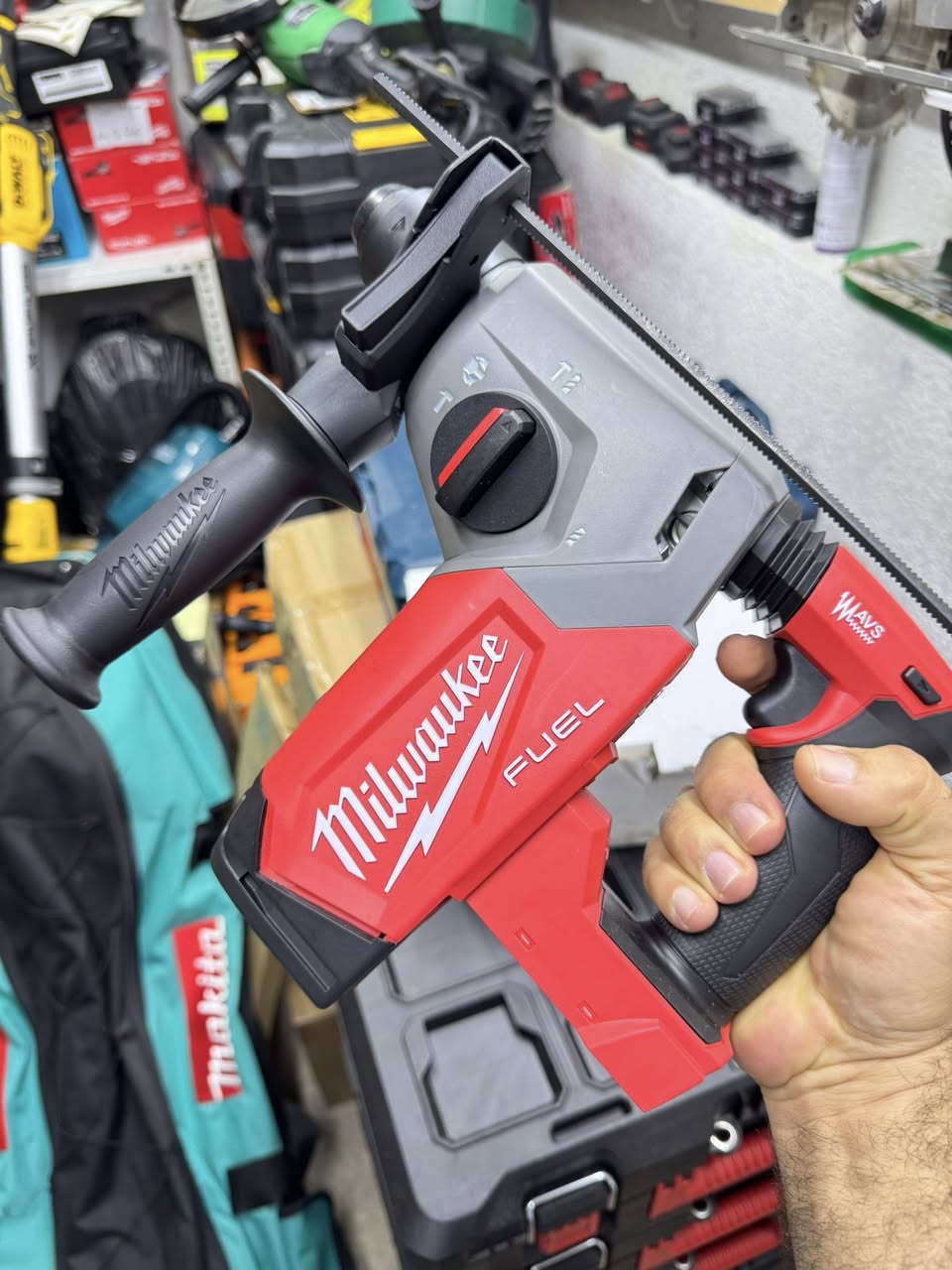 سلام عليكم اخوان
من رخصة الأدمن 

Milwaukee

متوفر همر ملواكي فيول برشلز sds  

2.5 جول 

اوتو ستوب 

توصيل متوفر 

📞*********** واتساب
