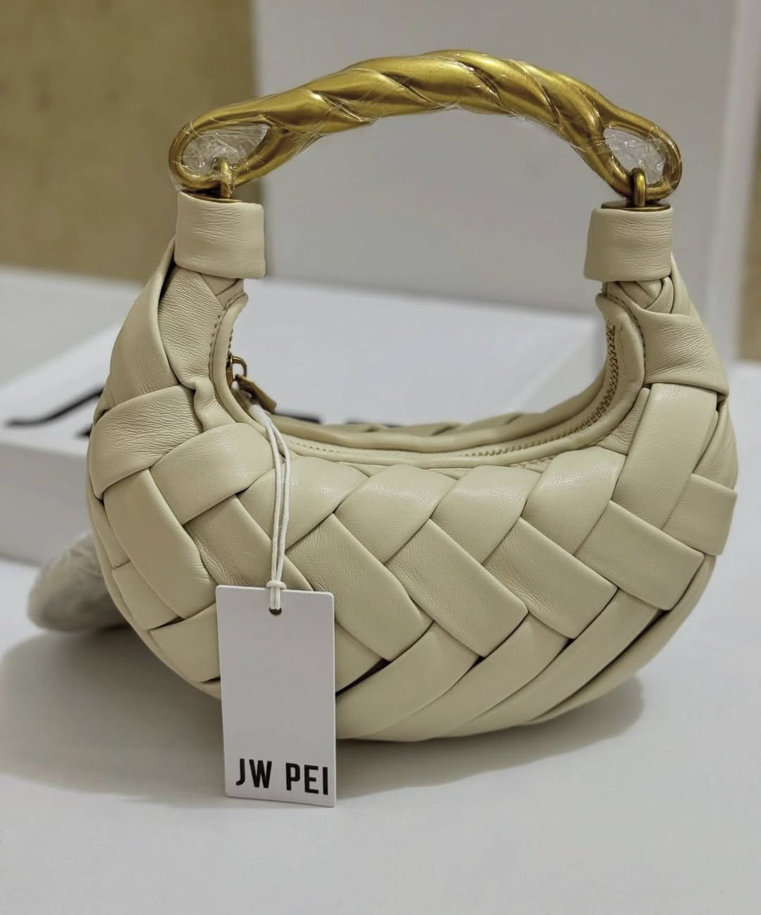 توفرت جنطة ماركة JW PEI


**إذا كنت صاحب هذا الإعلان وتريد حذفه لأي سبب، رجاءا أرسل رسالة إلى الدعم الفني**