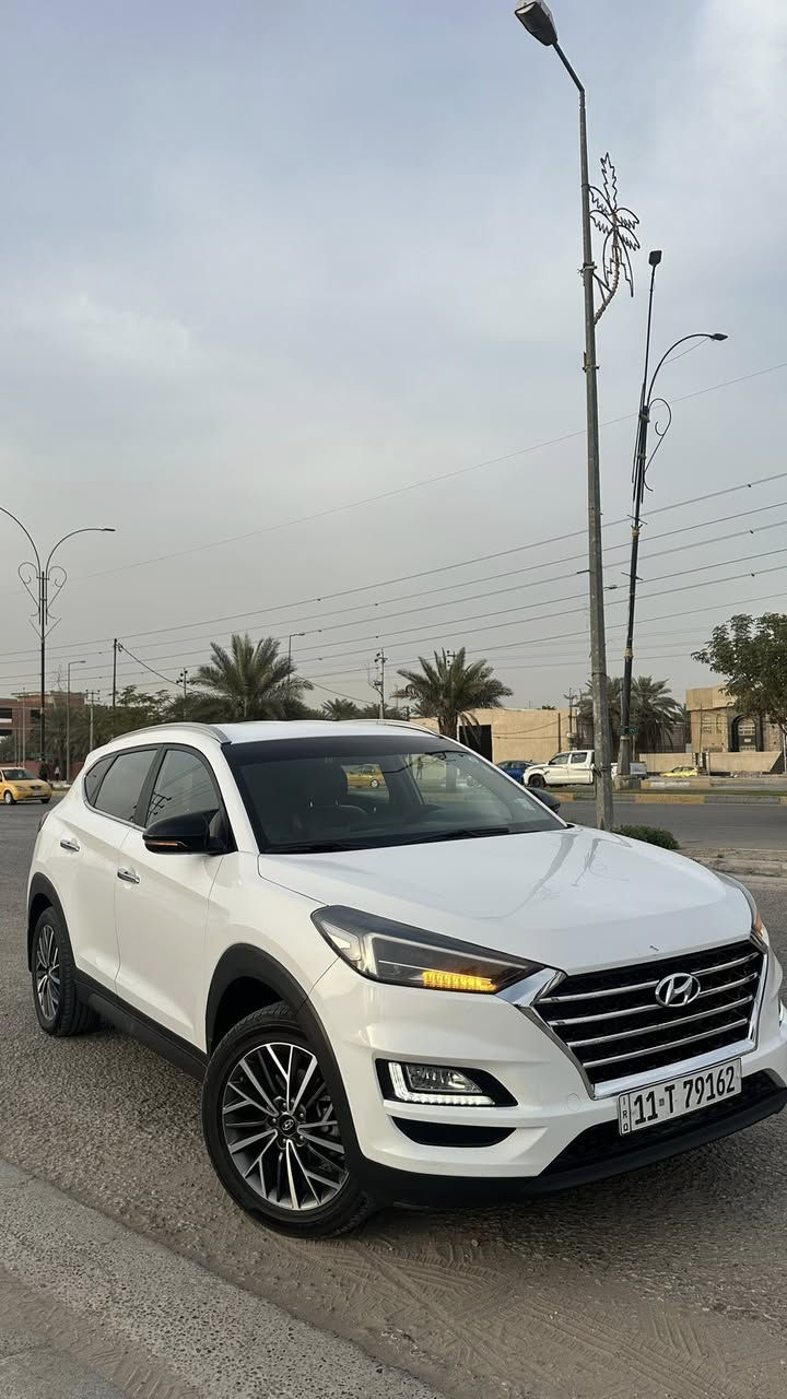 توكسان موديل 2020 رقم بغداد باسمي مكفولة عدا بارد بمقدمة البنيد مبين بل صورة حتة ماكحلتة ولا صبغته مقدار اصبعين ماشية 91 وقابل للزيادة مكان كربلاء ***********
