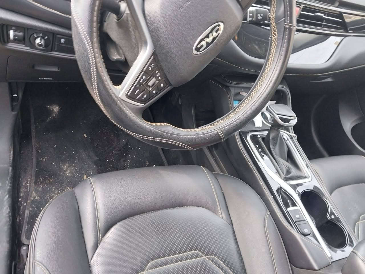 السلام عليكم
سيارتين جاك للبيع
Js3
Js4

الجاك٣ بيضاء موديل ٢٤ جديده ماشيه ٣١٠٠ كم فقط
بدون ضرر
والثانيه موديل٢٥ الجاك٤
اللون اسود فيلي ماشيه١١٠٠٠كم
ايضا بدون ضربه او صبغ او بارد مواصفات كامله
السيارتين حره
باسمي    ثاني يوم تحويل
المكان
بغداد. زيونه
***********
