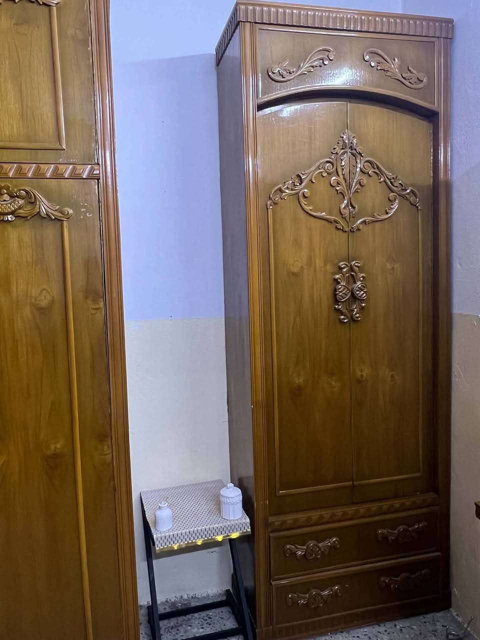 غرفا خشاب عراقي 
أم الدنك وملحق
خشب ثقيل فصال موًجهازه مشتريها قبل سنه ونص
ونضيفه
***********
***********
حي الكرامه
